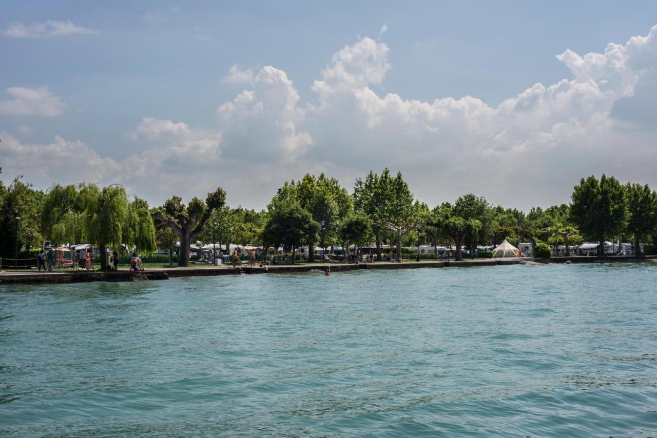 Baia Holiday Gasparina กัสเตลนูโอโว เดล การ์ดา ภายนอก รูปภาพ